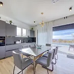 Flokica Villa *