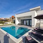 Villa Flokica Maslenica